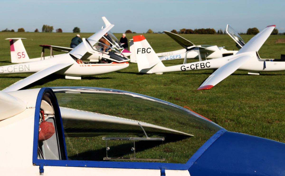 Gliders at Vale Gliding Centre